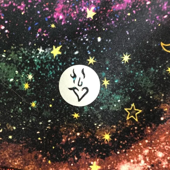 💥PRICE⬇️Torrid Active Celestial Print Cropped Leggings - Picture 3 of 5